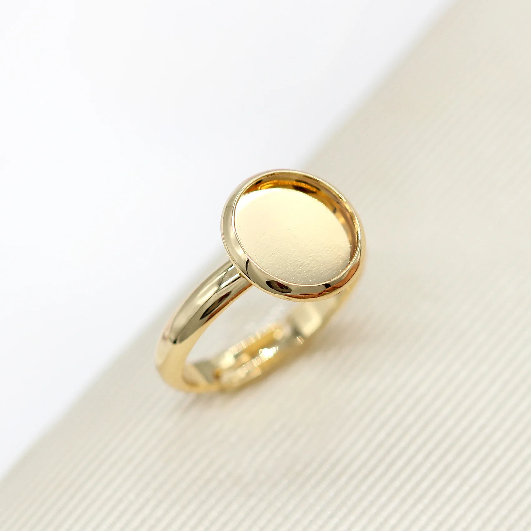 Простое дизайнерское позолоченное получистое кольцо 14 к с держателем 10 мм