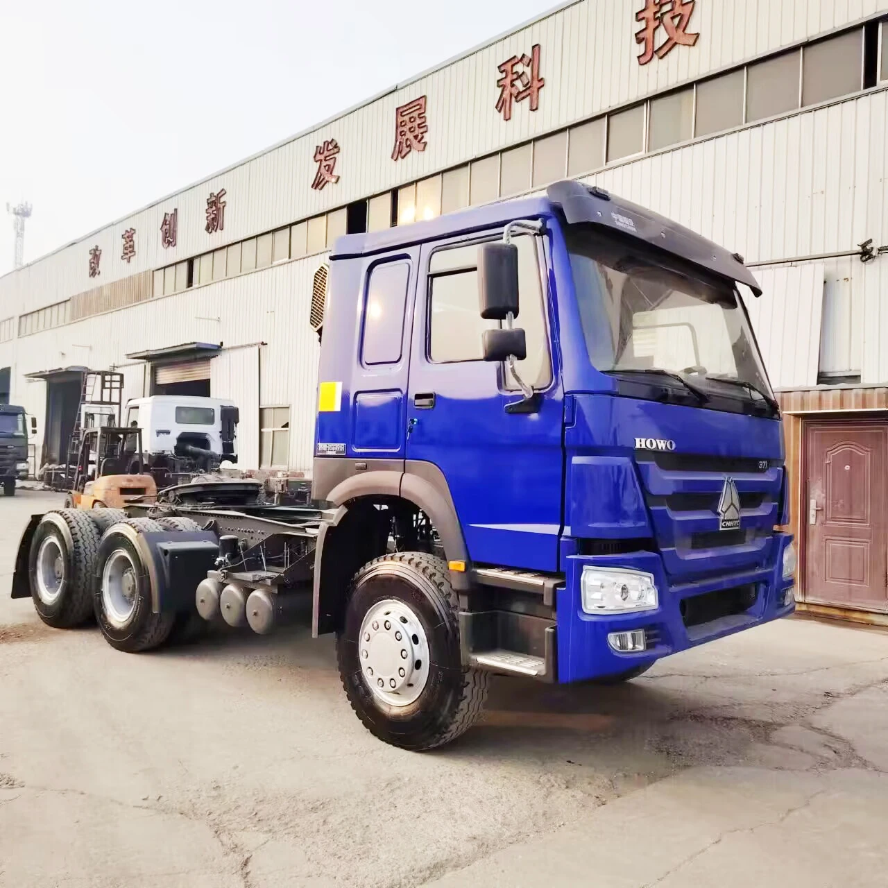 Used High Refurbished Standard HOWO 6X4 375HP Tractor Truck Head In Africa