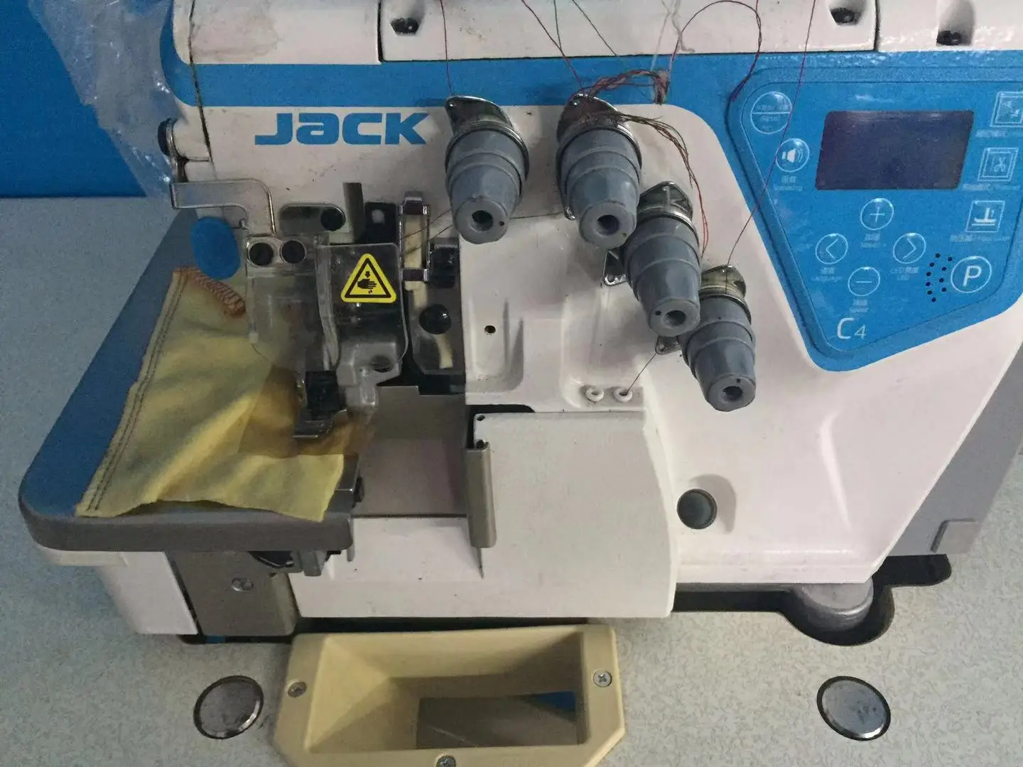 Jack C4 Automatic High Speed Sewing Machine Four Thread Five Thread Overlock Sewing Machine For Sewing Medium Heavy Materials