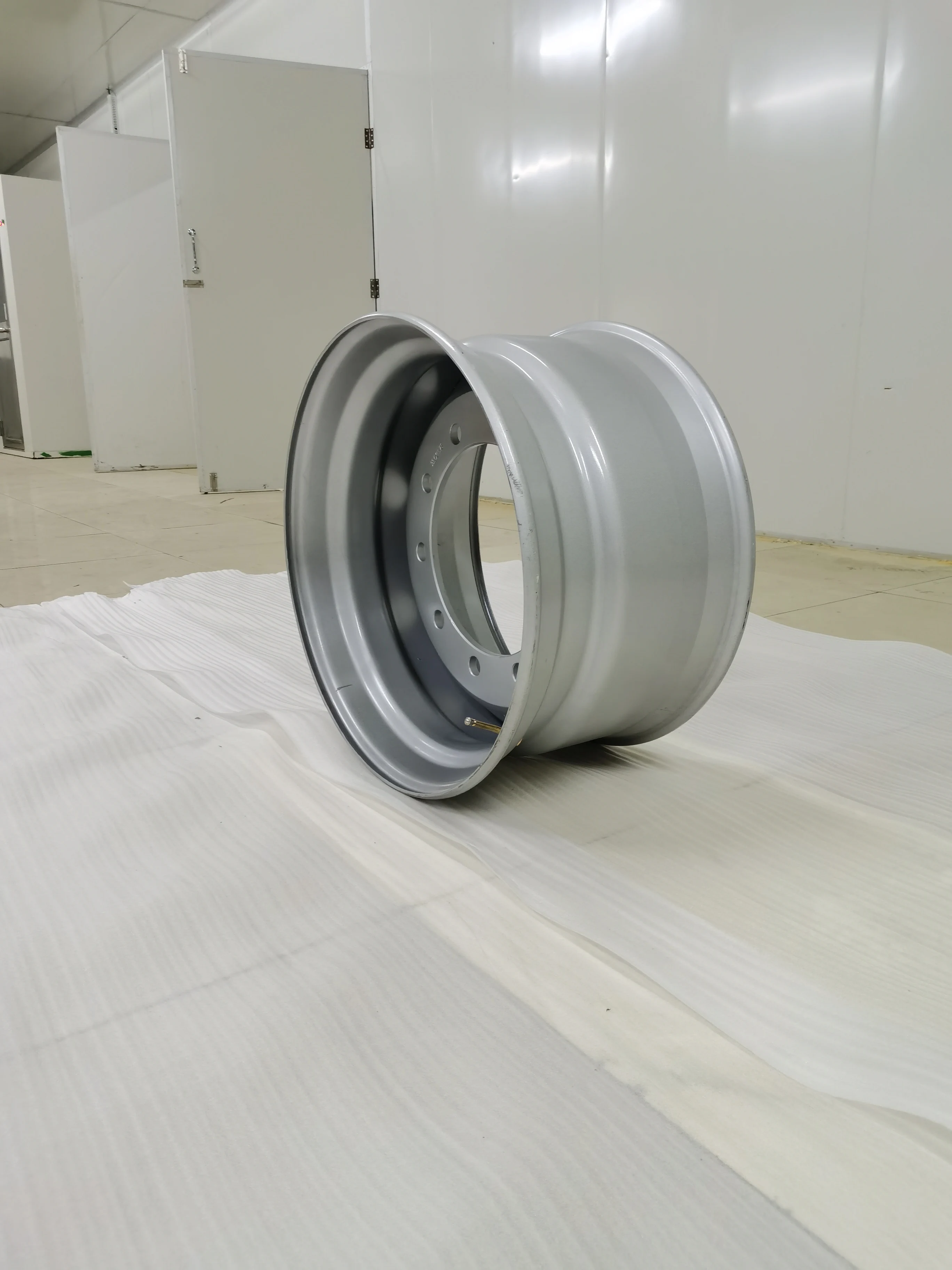 22.5x11.75 0/120/135 offset  steel tubeless wheels 10 bolt holes disc and rim 13R22.5 tire size from China factory