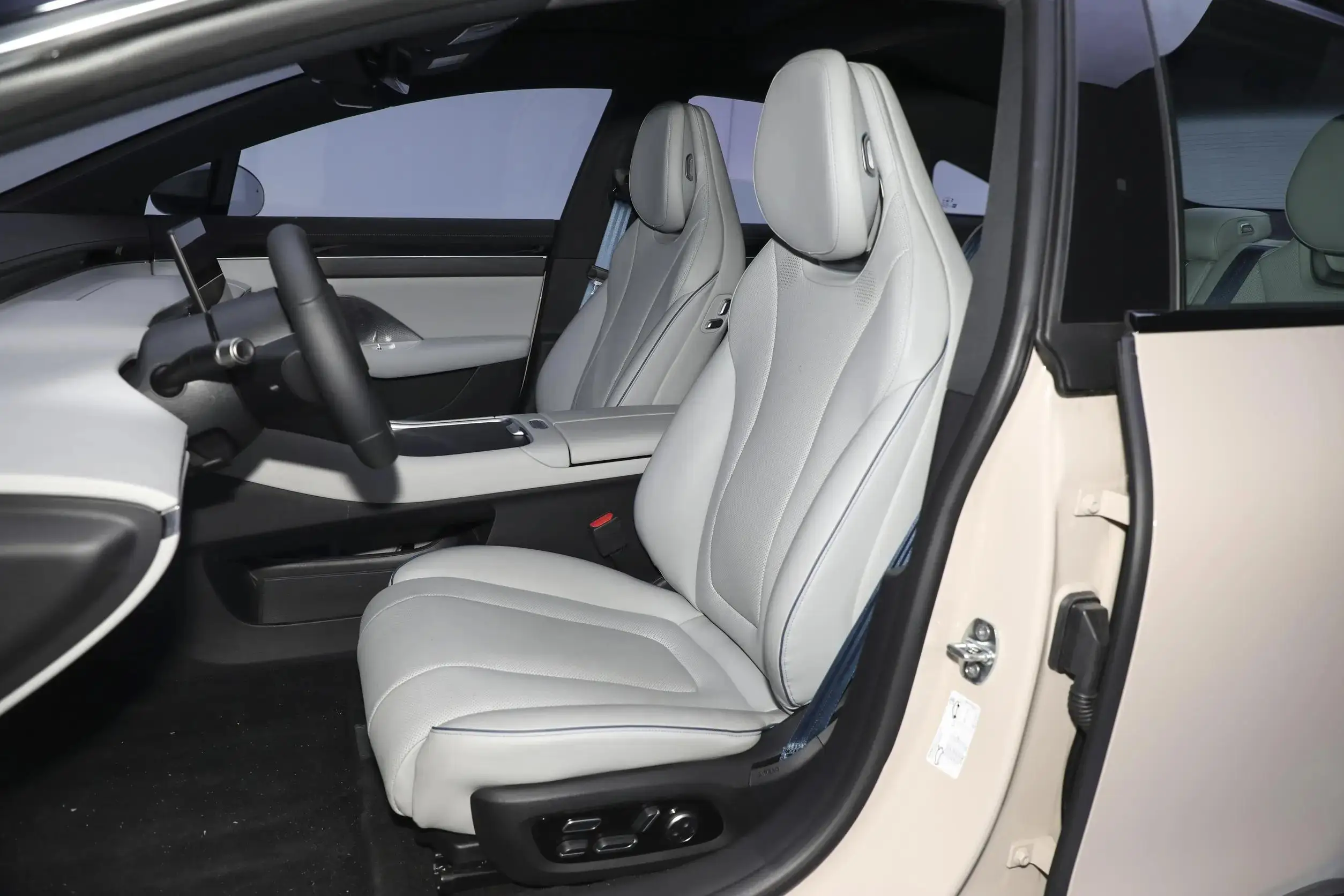 Huanyu auto  Hua-wei LUXEED S7  2023 Model Used Cars New Energy Vehicles Electric Car 800KM Range Huawei LUXEED S7 Max+