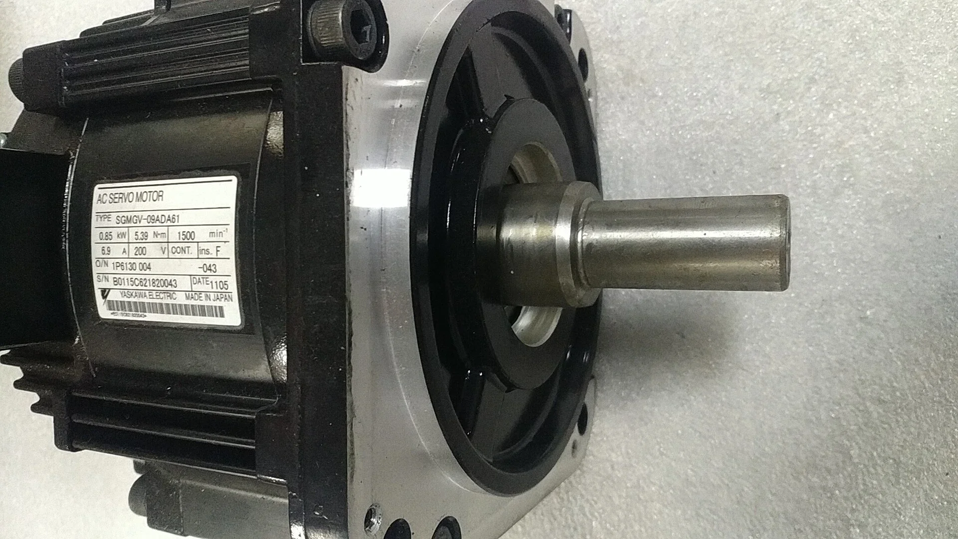 Серводвигатель переменного тока тип SGMGV-09ADA61 YASKAWA ELECTRC сделано в Японии