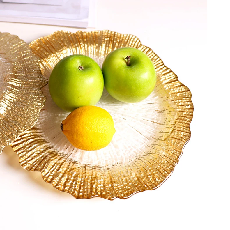 Wholesale China plates reef gold unbreakable transparent glass plates bulk clear wedding crystal charger plate with gold rim