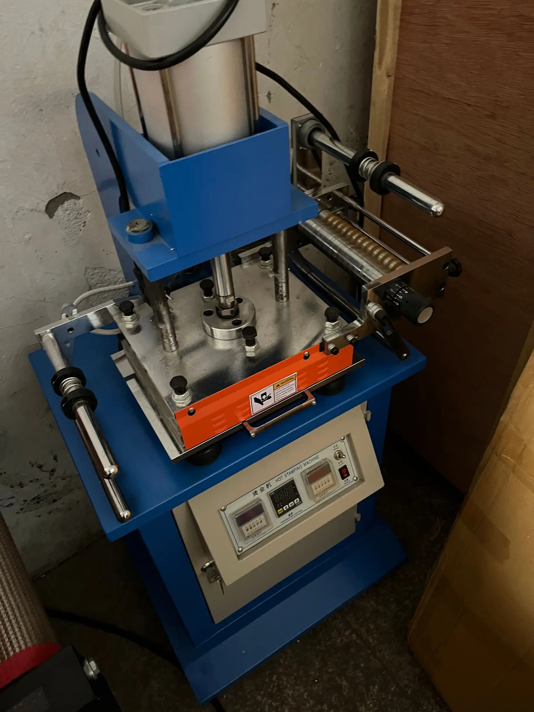 JD210  Pneumatic Hot Foil Embossing Stamping Printing Machine For Leather Plastic