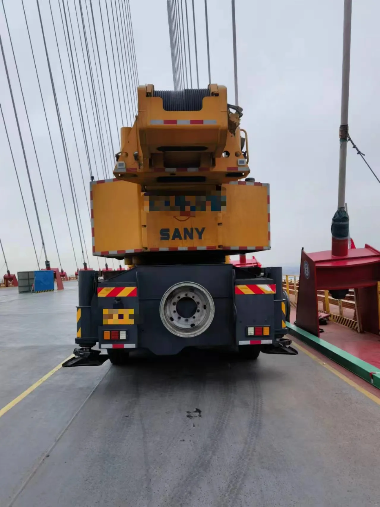 All terrain crane sany 130t crane year 2012 used sany SAC1300t stc1000t7 stc1000t6 stc800t6 stc550e5 crane for sale