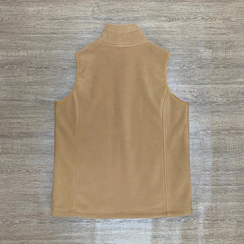 GINWEN Wholesale Hunting Vest Winter Men 100% Polar Fleece Fabric Zipper Closing Side Pockets Inside Cotton Check Lining