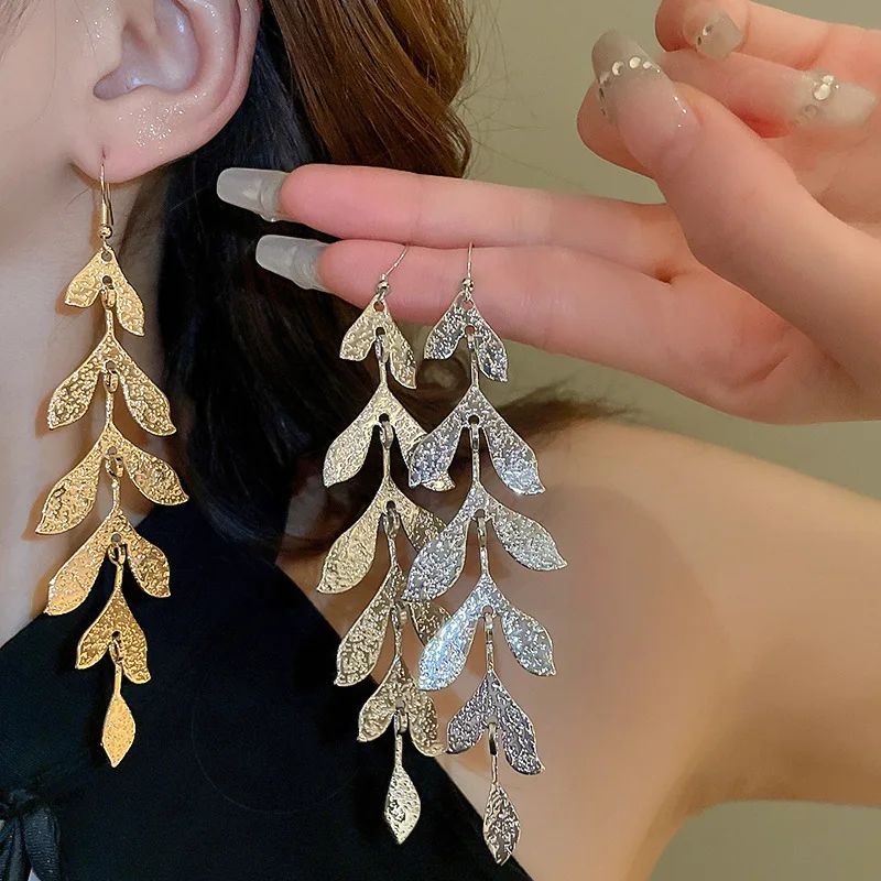 Женские серьги с длинным листом