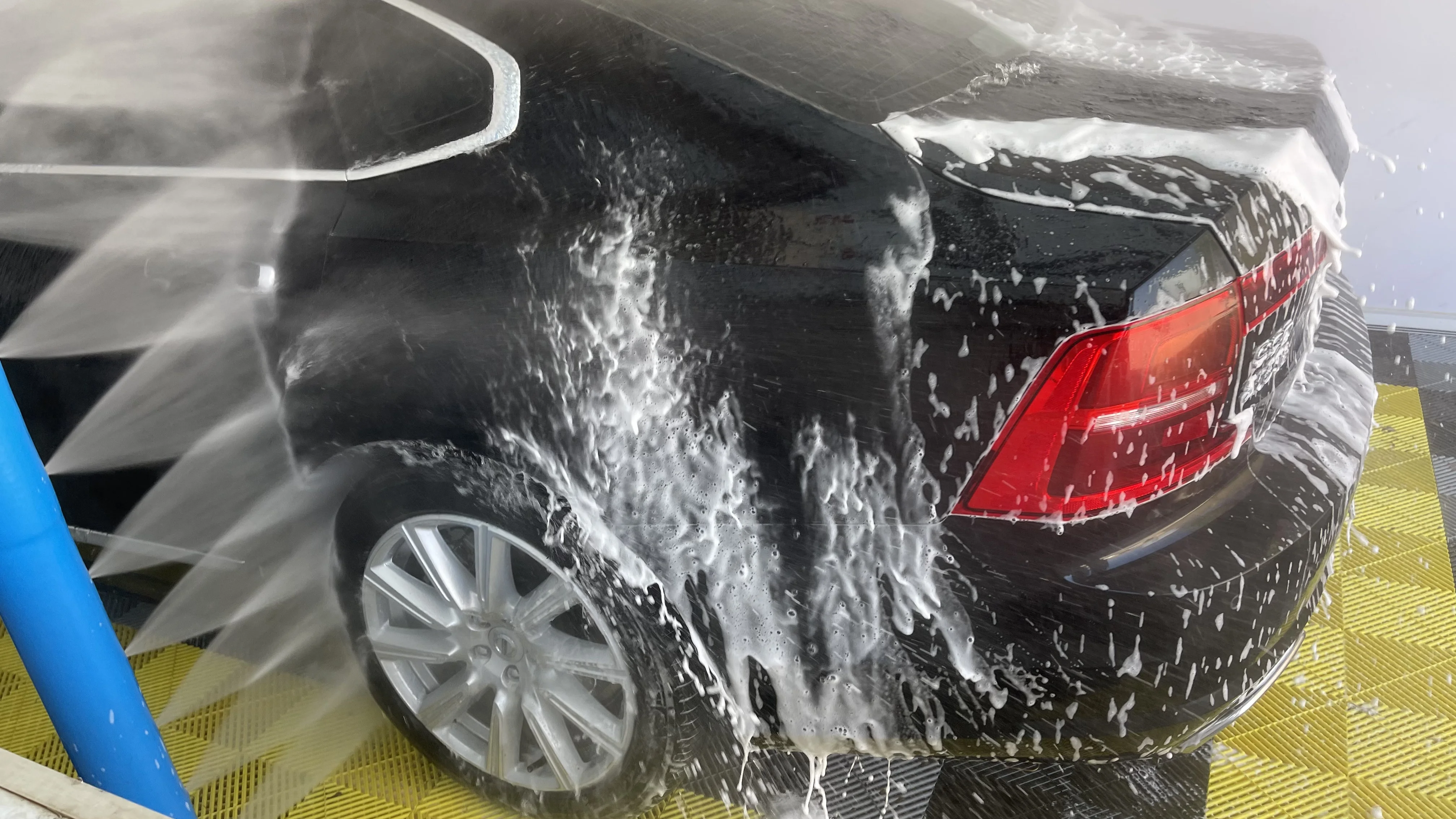 Best quality automatic car washing machines price for sale/ touchless car wash machine system for luxury car