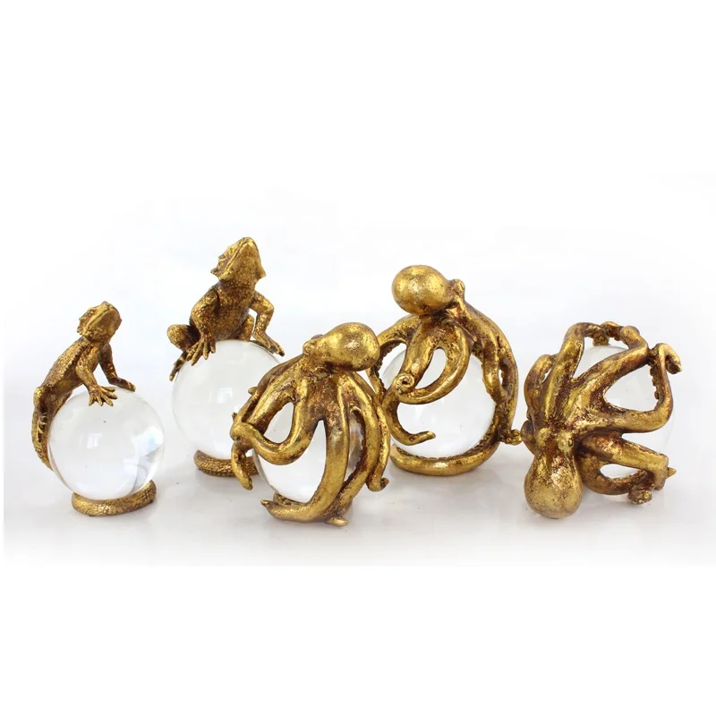 Wholesales Decorative Resin Gold Animal Leopard Monkey Snake Statues with Crystal Ball Home Decor
