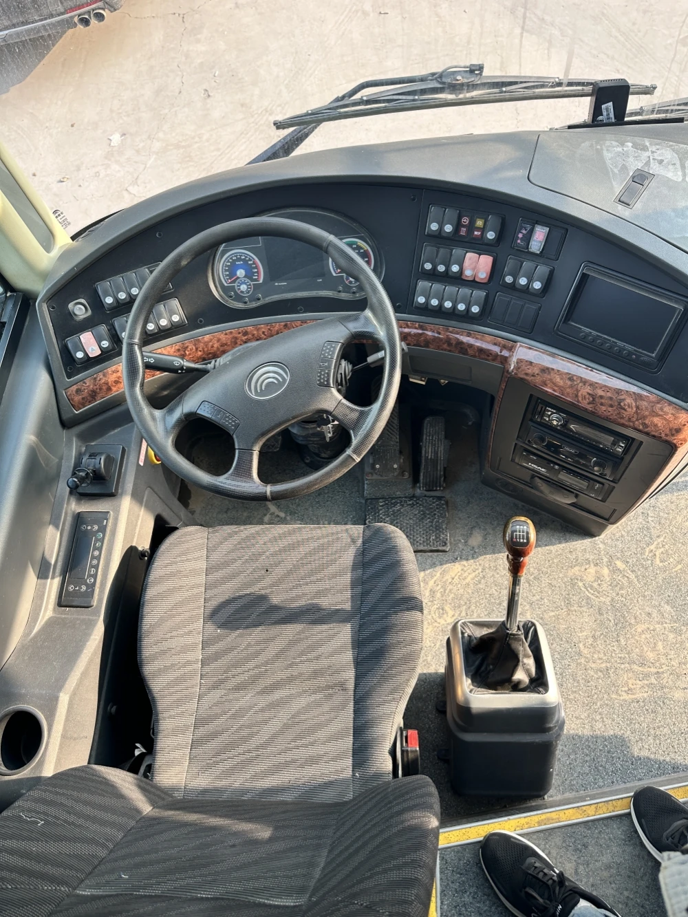 Highway long distance used passenger buses Yu tong 12m diesel 53 seats autobus double decker bus for sale