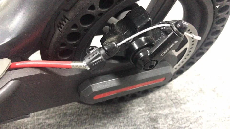 8,5 дюймовый складной электрический скутер с твердыми шинами для взрослых