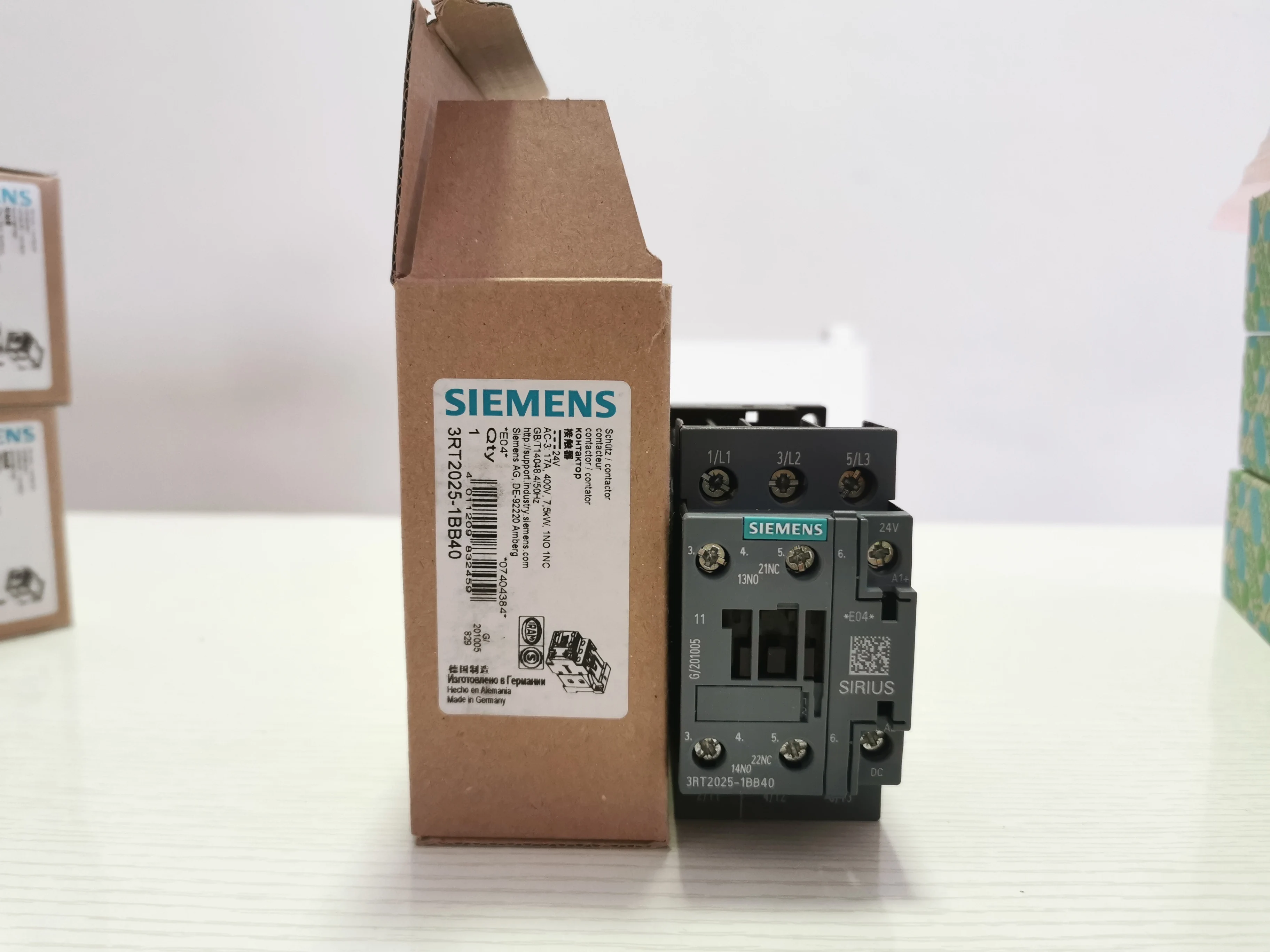 
Siemens 3RT2025-1BB40,power contactor,, 24V DC 3-pole, Size S0 screw terminal 