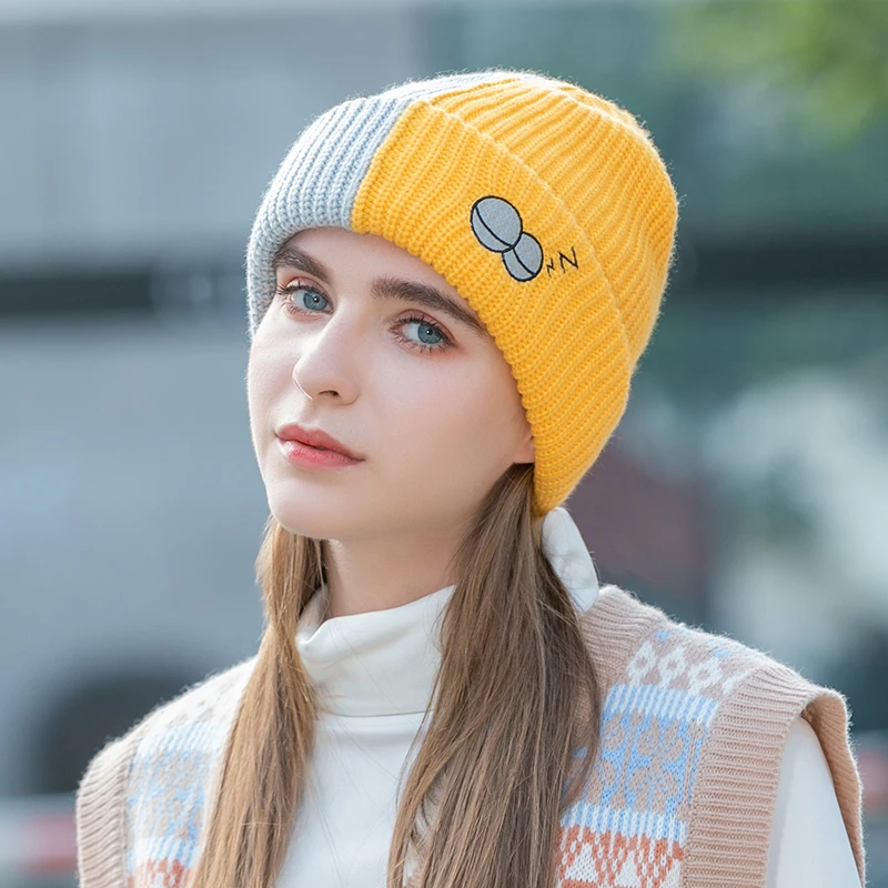 Bulk OEM winter unisex casual soft hats personalised embroidered logo hat two tone beanie