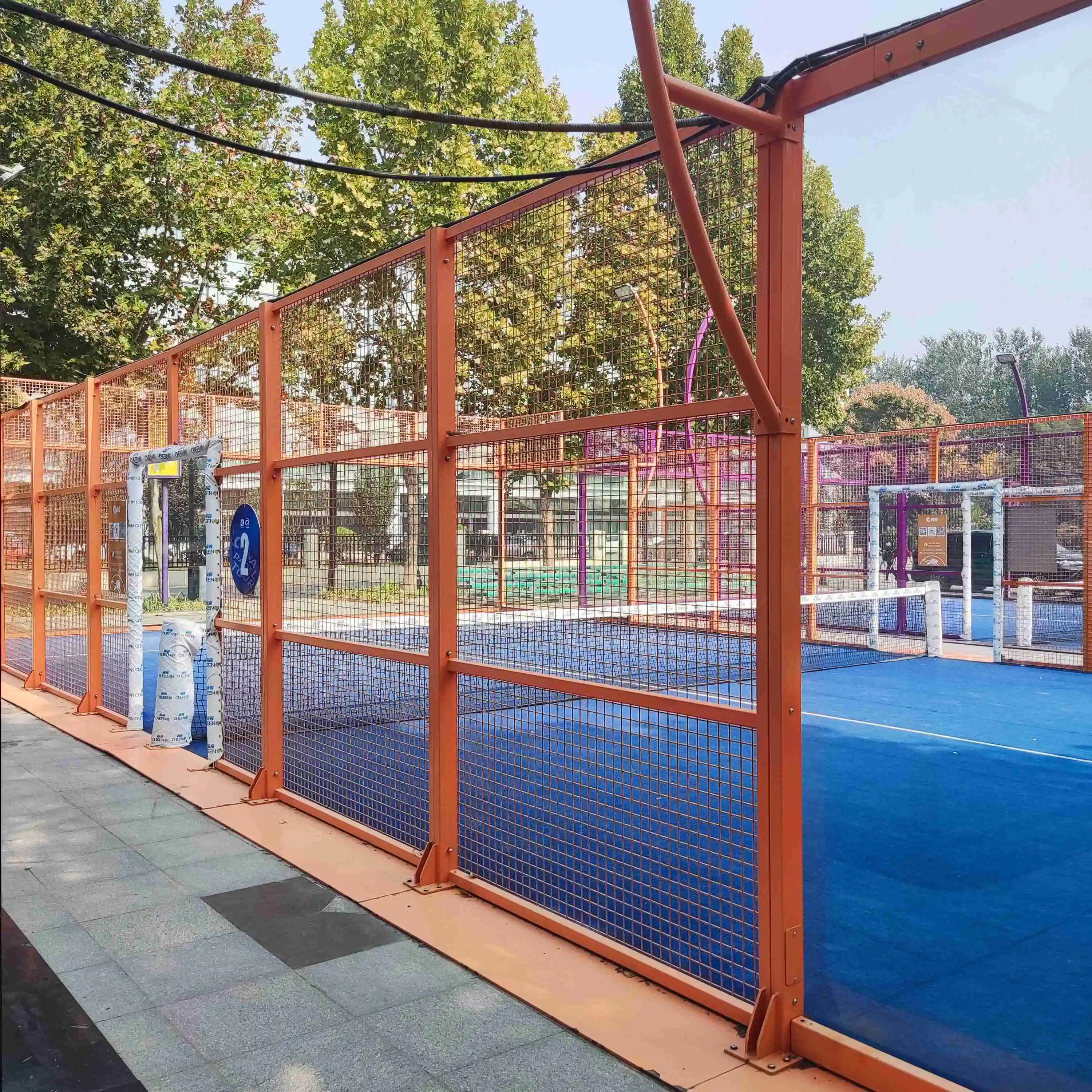 China Factory Direct PVC Coated Iron Wire Mesh Outdoor/Indoor Tennis Court Plate from Sports Centers