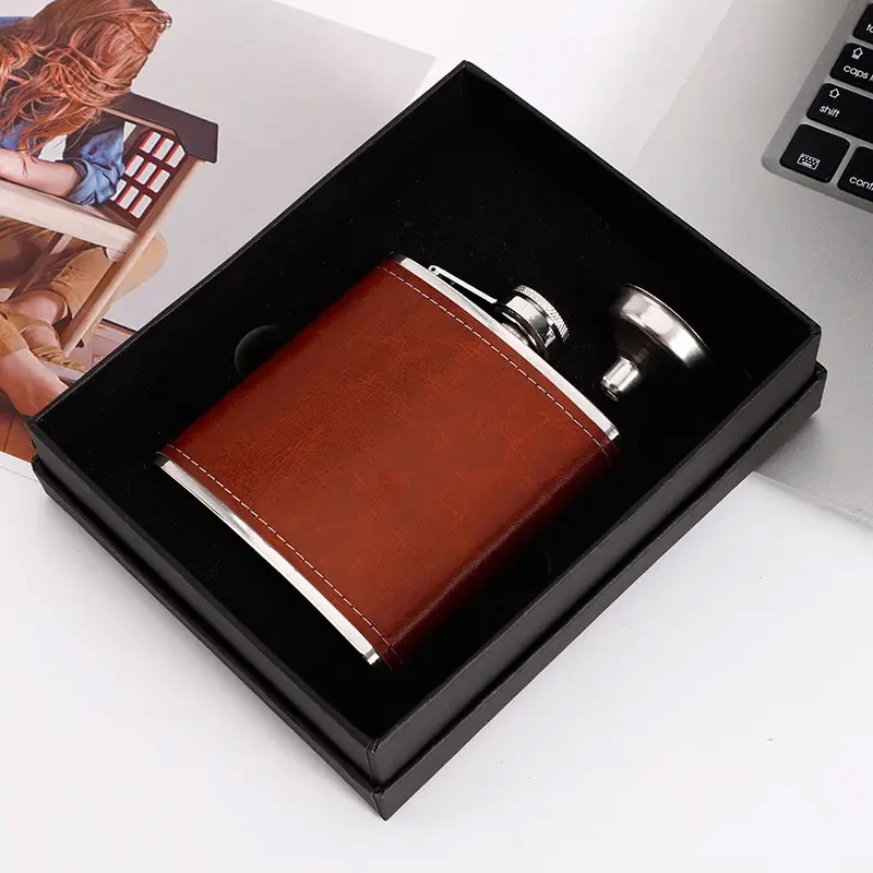 Customized LOGO 8OZ Leather Alcohol Flask Whisky Gift Set Wine Bottle Stainless Steel Hip Flask with 2 Cups and Funnel