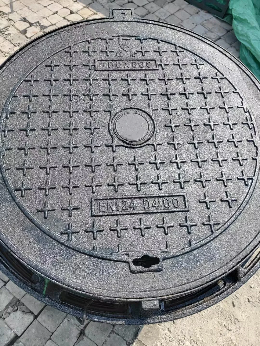 LD Factory Manufacture  Factory Price Cast Iron Manhole Cover D400 Manhole Outdoor