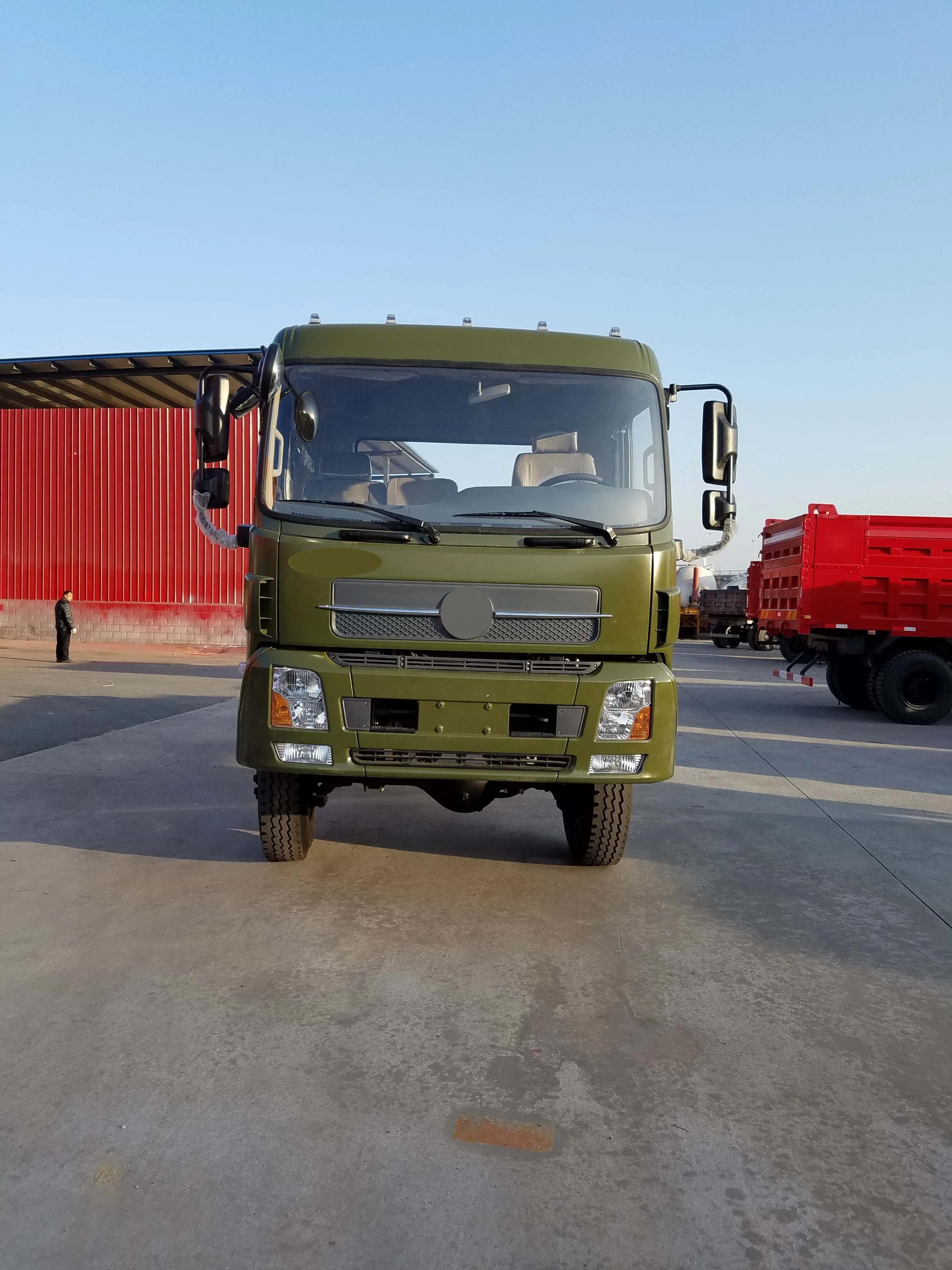 Dongfeng 4x4 пожарных автомобилей спереди Электрический 5 Тонн Лебедки резервуар для воды пожарные машины