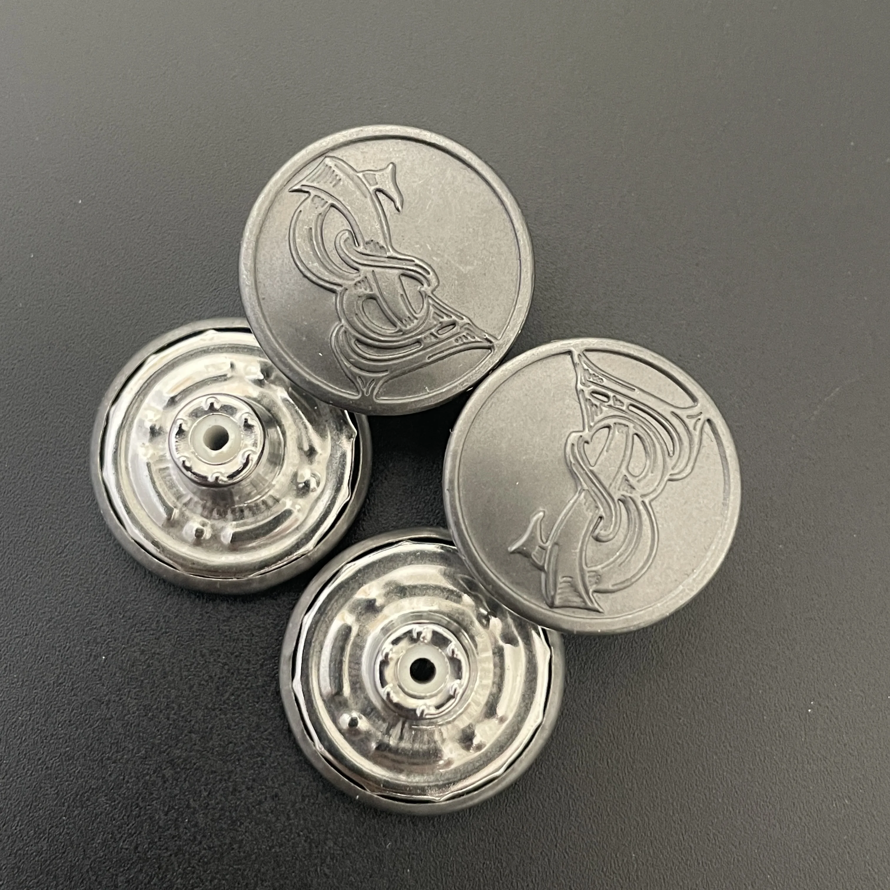 Металлическая пуговица для шитья