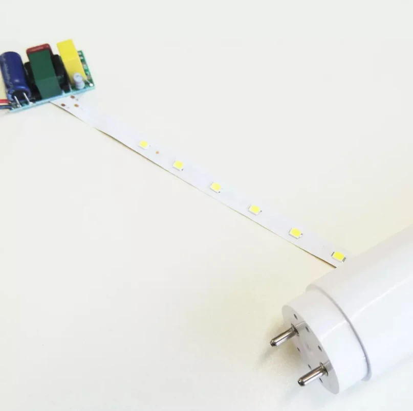 China Manufacturer Wholesale Indoor Lighting 2feet IP66 Led Tri-proof Tube LED Tube Light LED T8 Glass Tube led light tubing