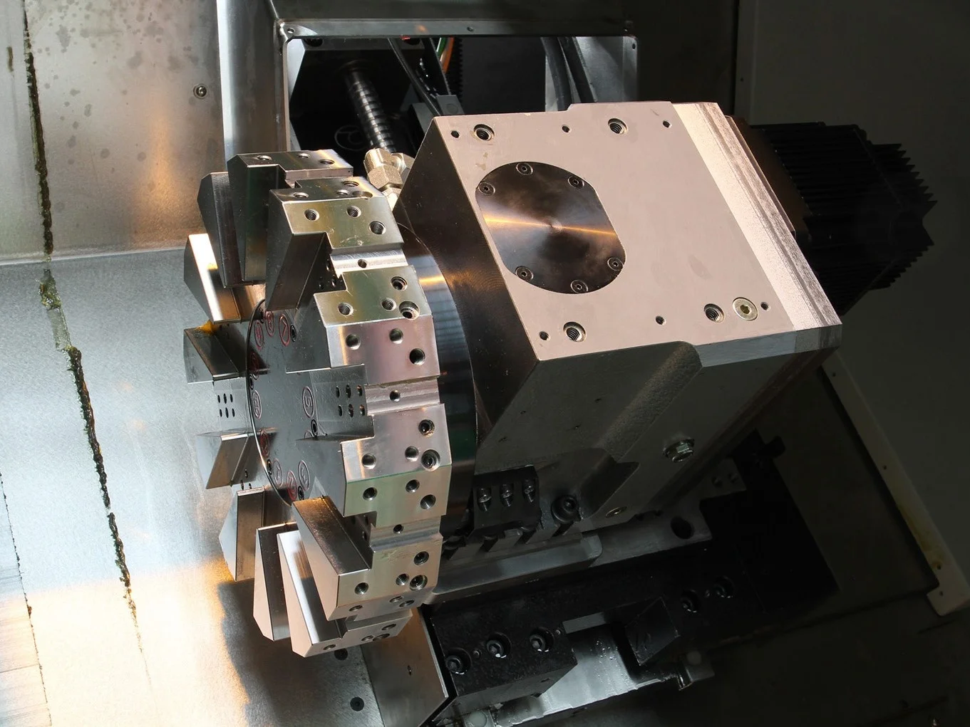 IHT521 Easy operation cnc automatic turning lathe machine for sale in china