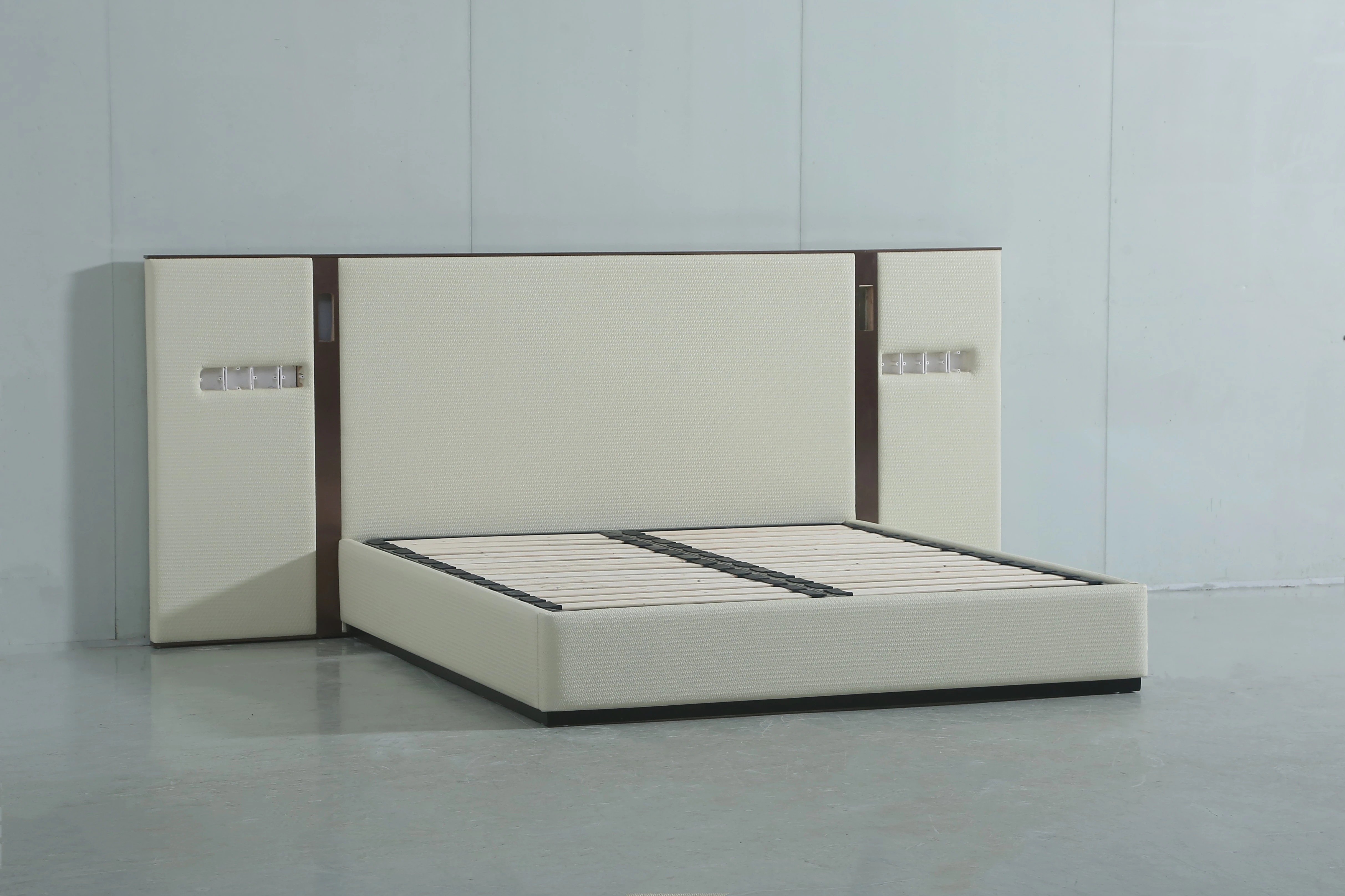 Italian bed Luxury villa Factory Price Wholesale Star Hotel Villa B & B Club Bedroom Bed Super Solid Wood Big Bed