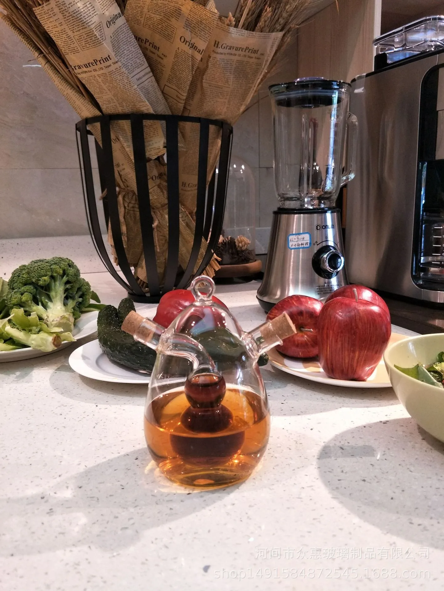 2024 Kitchen Glassware Supply 2-Outlet Round Borosilicate Glass Olive Oil Jar Vinegar Bottle Pot Kitchen Sauce Dispenser