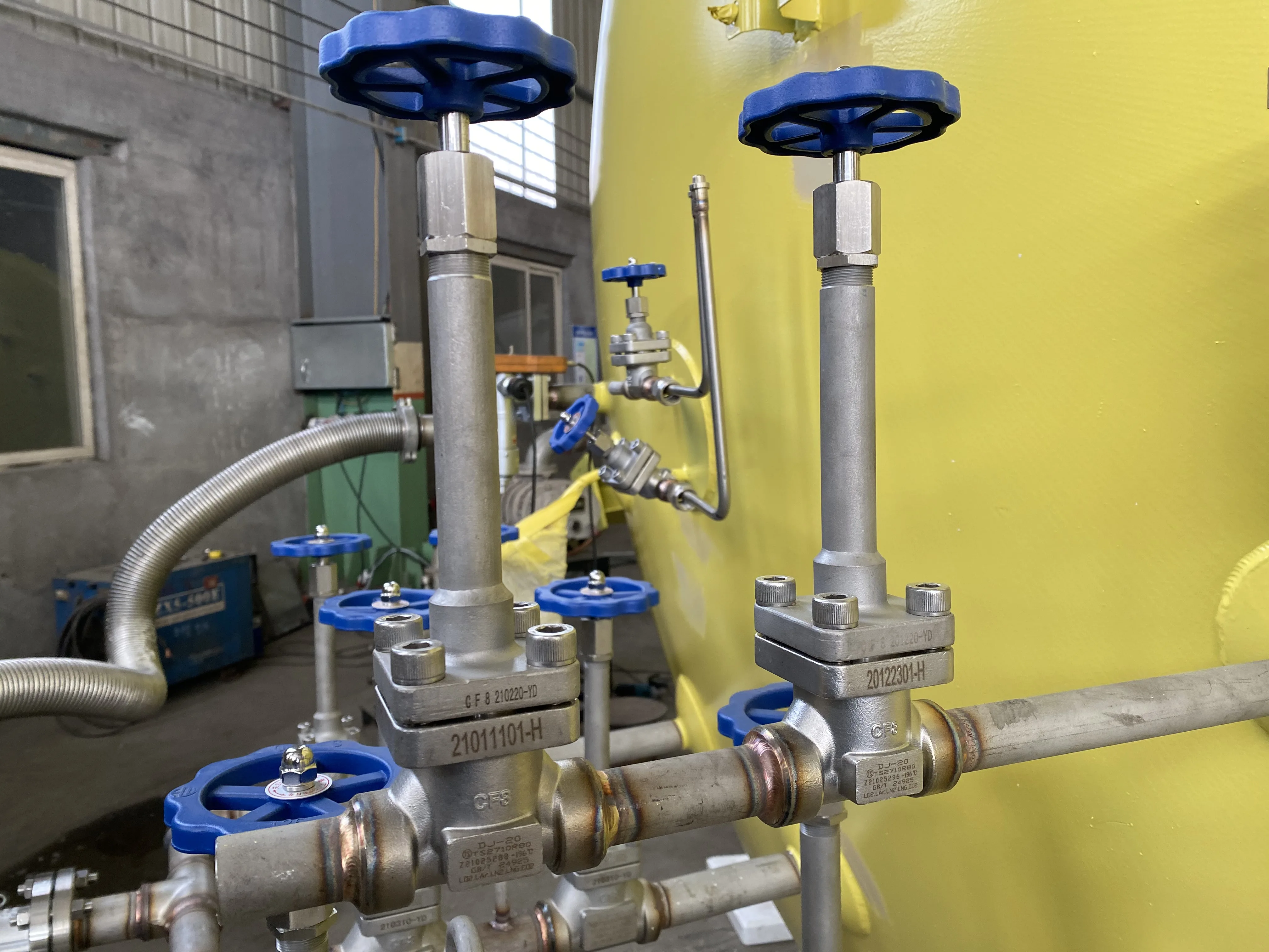 Cryogenic Vertical LNG Tank Cryogenic Pressure Vessel