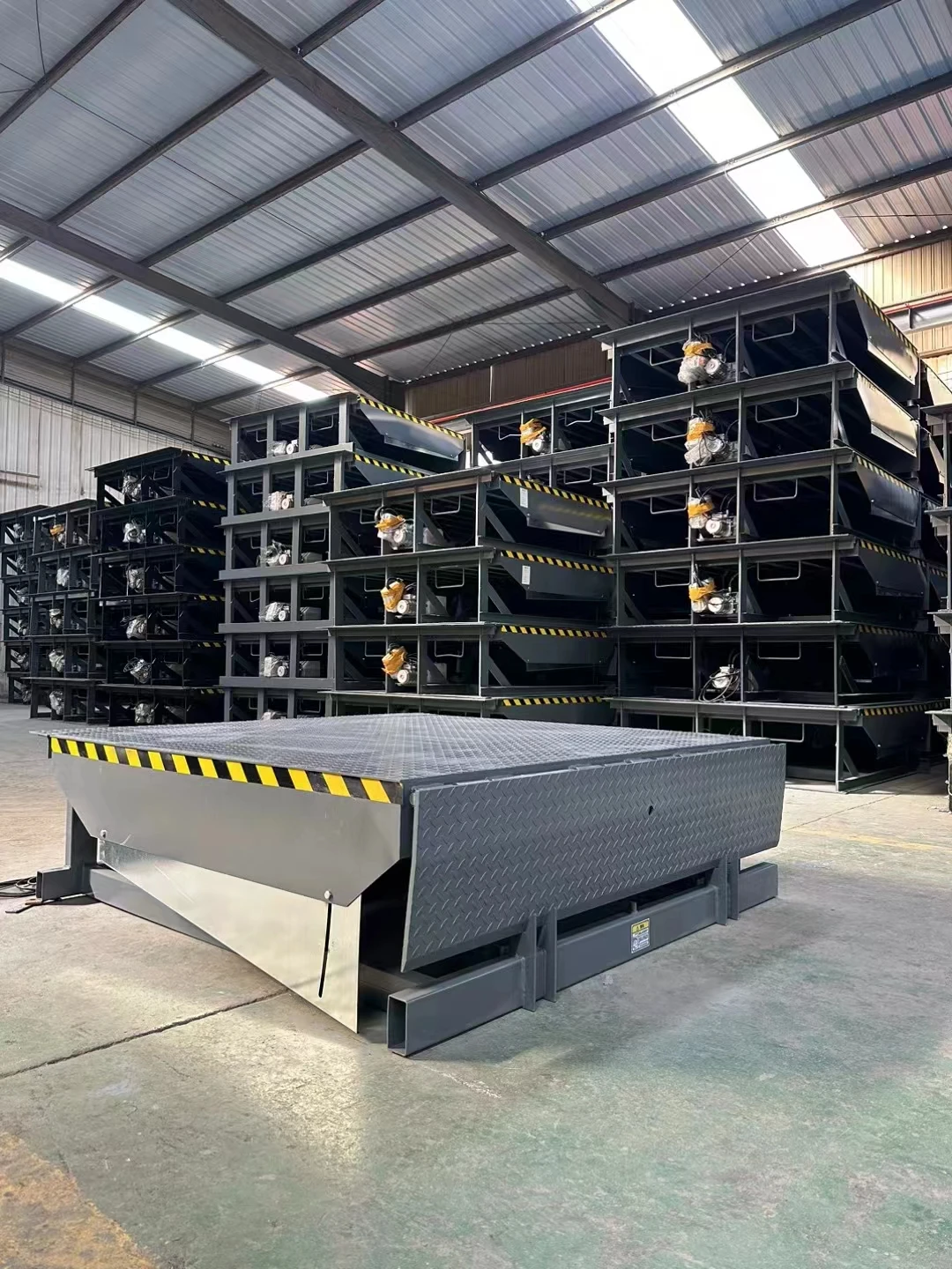 Automotive Mobile Bridge Loading Unloading Ramps Truck Yard Dock Leveler Ramps