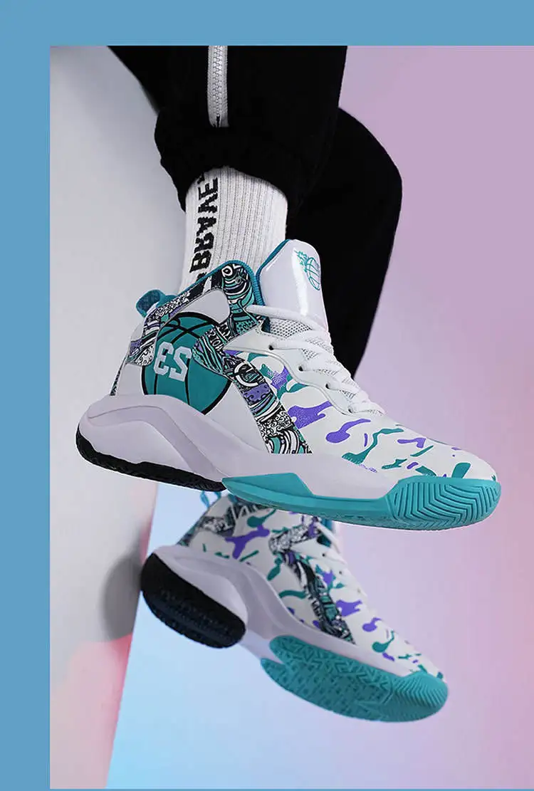 The sole is made of carbon fiber, which can replace the heel