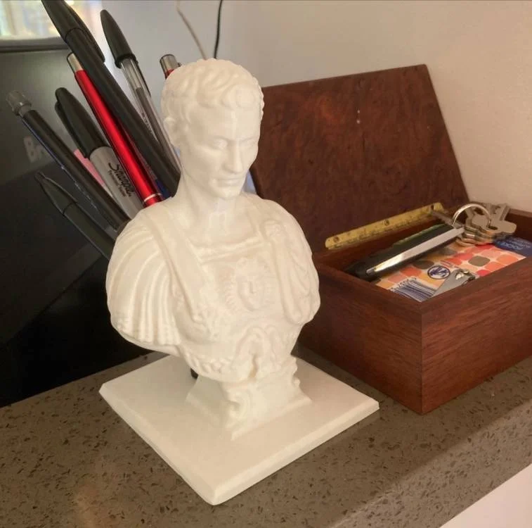 Factory Direct Sales customized various styles acrylic school office penhold Art Decoration Statues of famous people sculpture