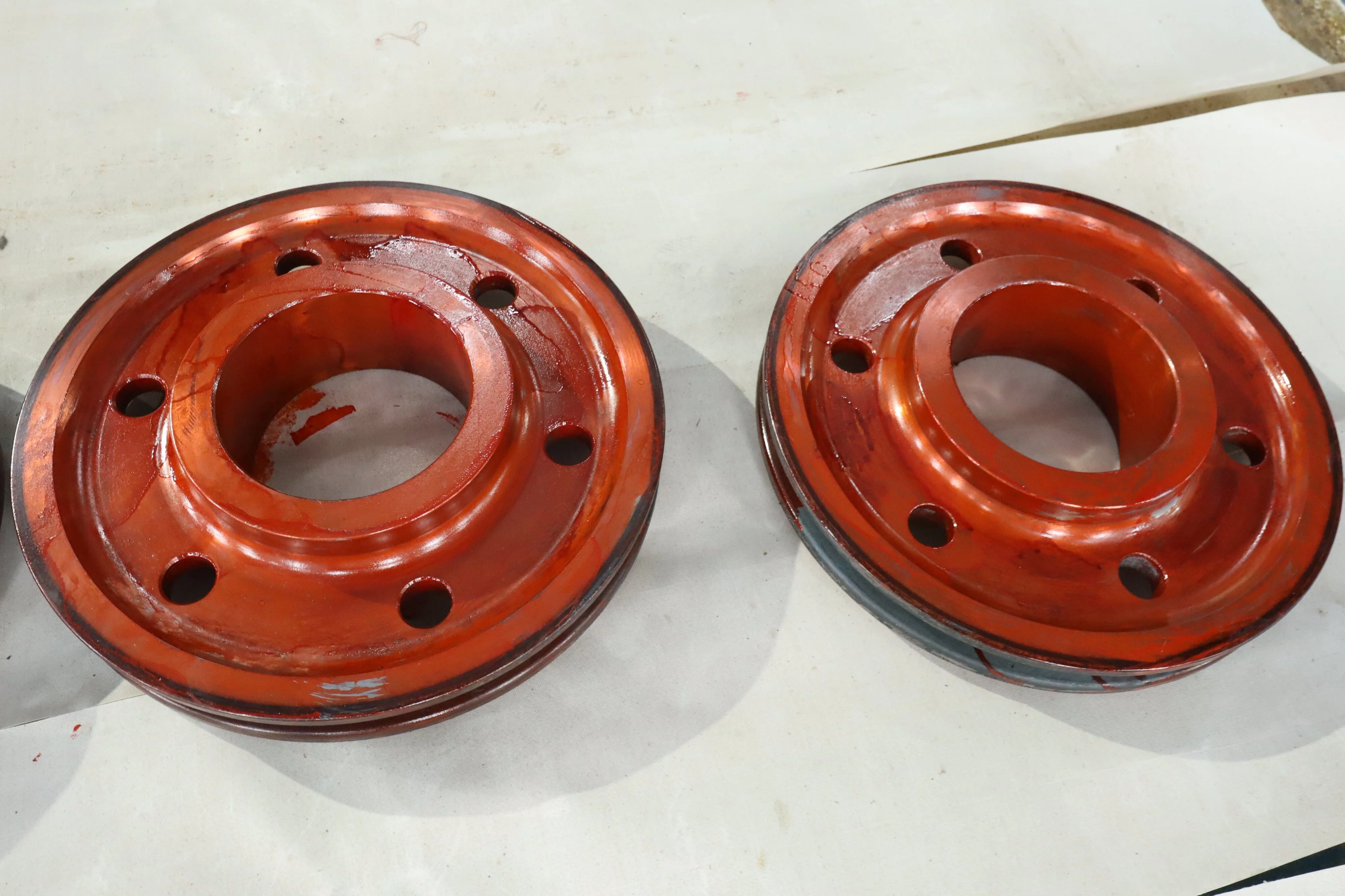 Heavy duty forged casting crane railway wheel steel trolley wheel with shaft assembly