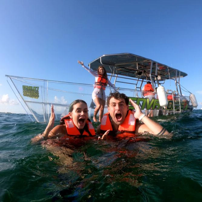 Medium-sized plastic rowing transparent yacht with original imported Yamaha engine of high quality for 8-10 people