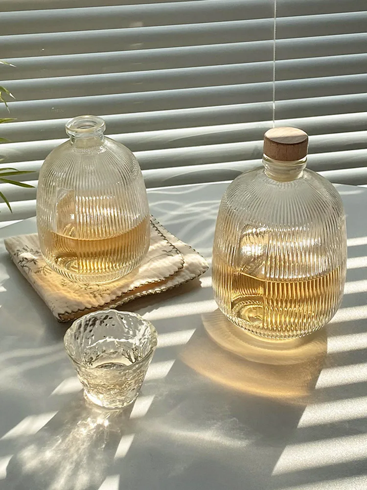 2024 New Hot Selling Prices frosted glass drink soju bottle mini glass bottles with cork