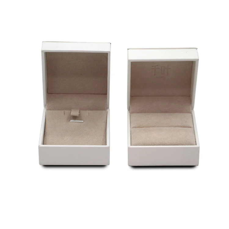 Wholesale  Plastic Clamshell Packlaging  Ring Necklace Gift Packaging Box Small Travel Jewelry Box