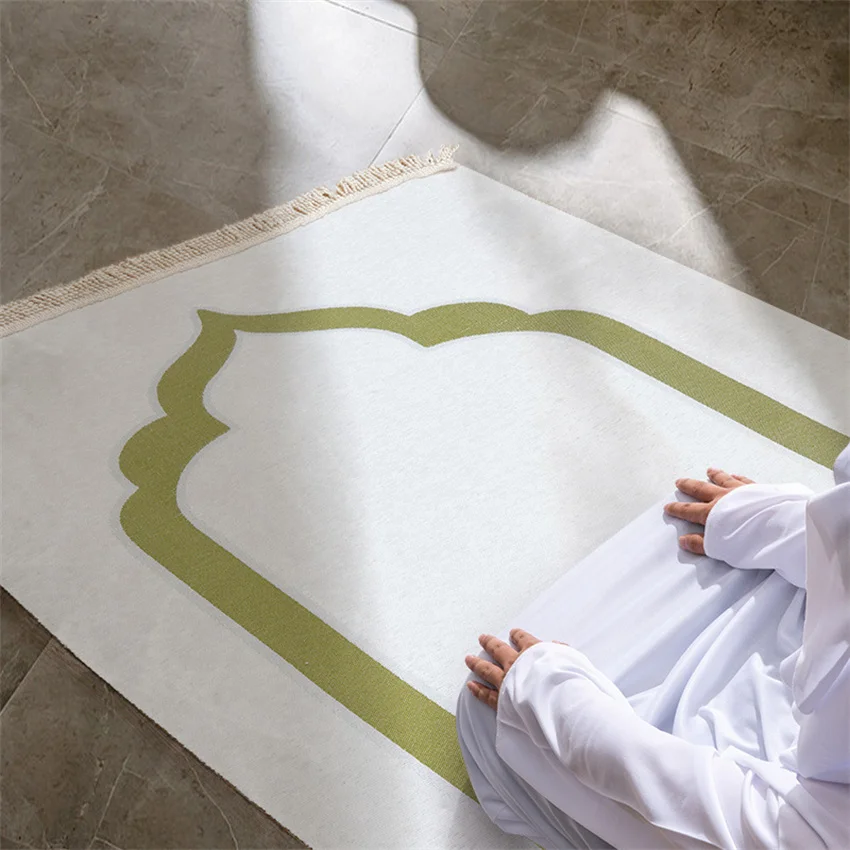 Factory supplier for quality quilted Turkish printed Black prayer mat with white non slip backside for kids praying mat islamic