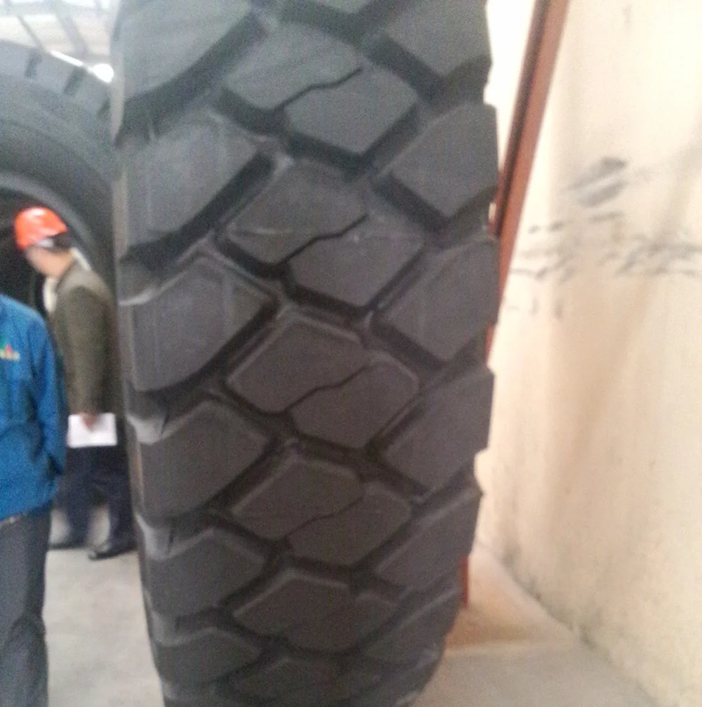 Top Quality AEOLUS TOWAY brand Off Road Tyre IND-4 Pattern Crane Forklift Tire 18.00-25 18.00-24 16.00-25 16.00-24