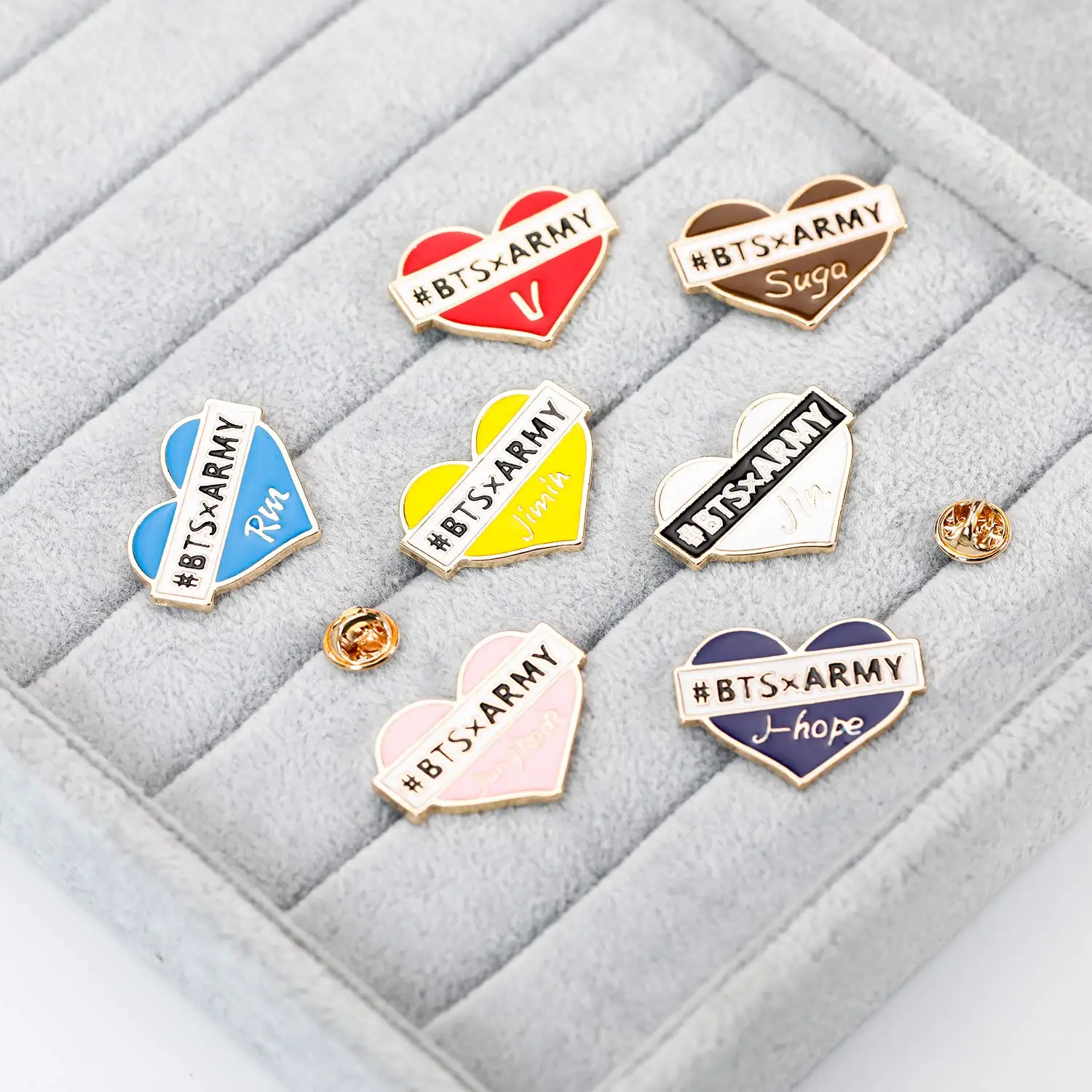 Famous brands Heart shape Personality kpop custom pins metal logo lapel pin