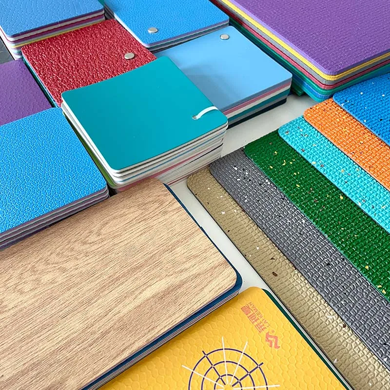 Бесплатный образец спортивного напольного покрытия легко устанавливается Китай ПВХ пластиковое напольное покрытие огнестойкое наружное и внутреннее