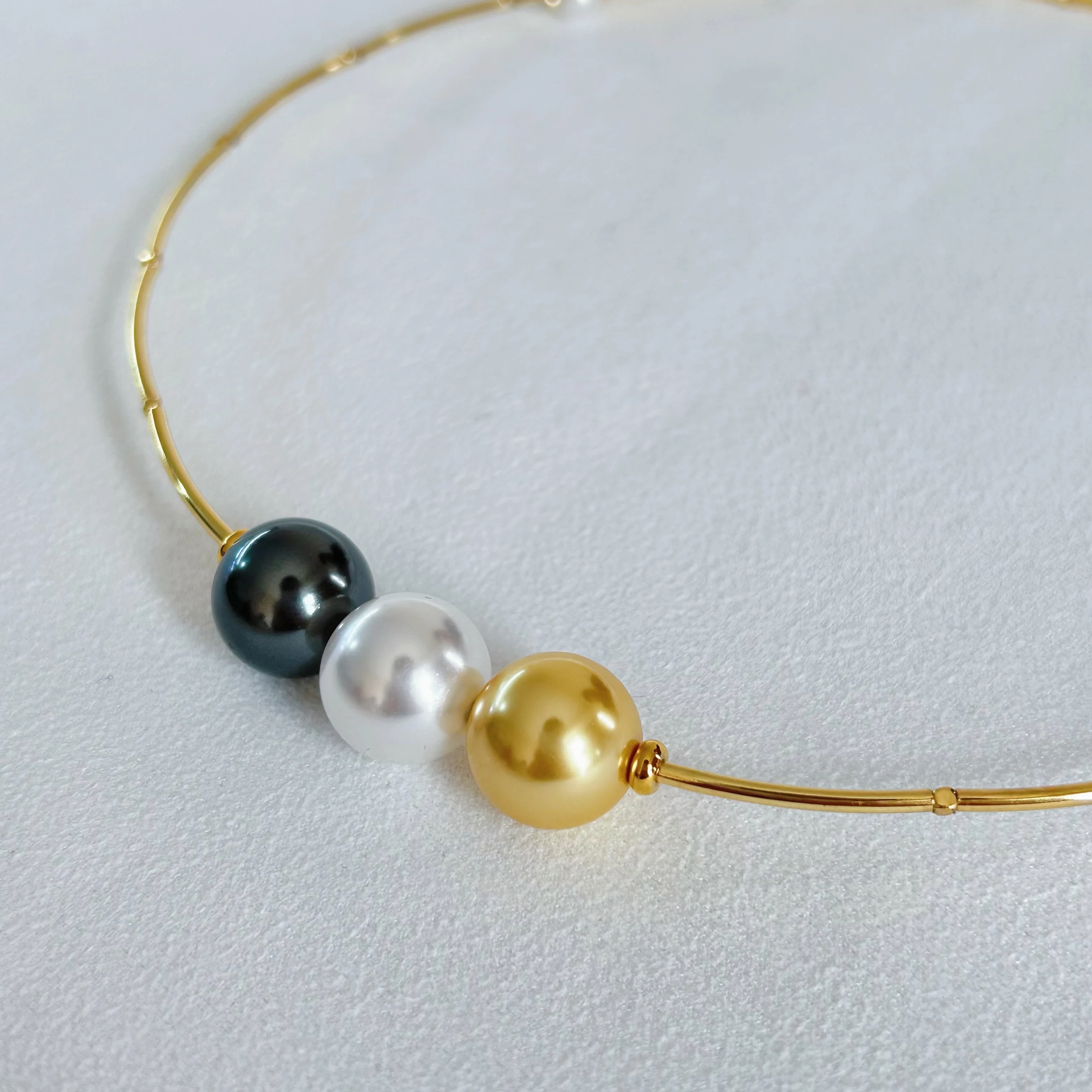 BX7-5-12mm Three-Bead Collar Mixed Colors Create a Fashion-Forward Colorful Necklace