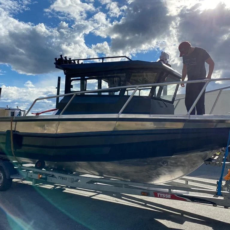 Новый дизайн 7,5 м 25 футов роскошный гребной скоростной центр кабина для ловли тунца алюминиевая лодка для продажи