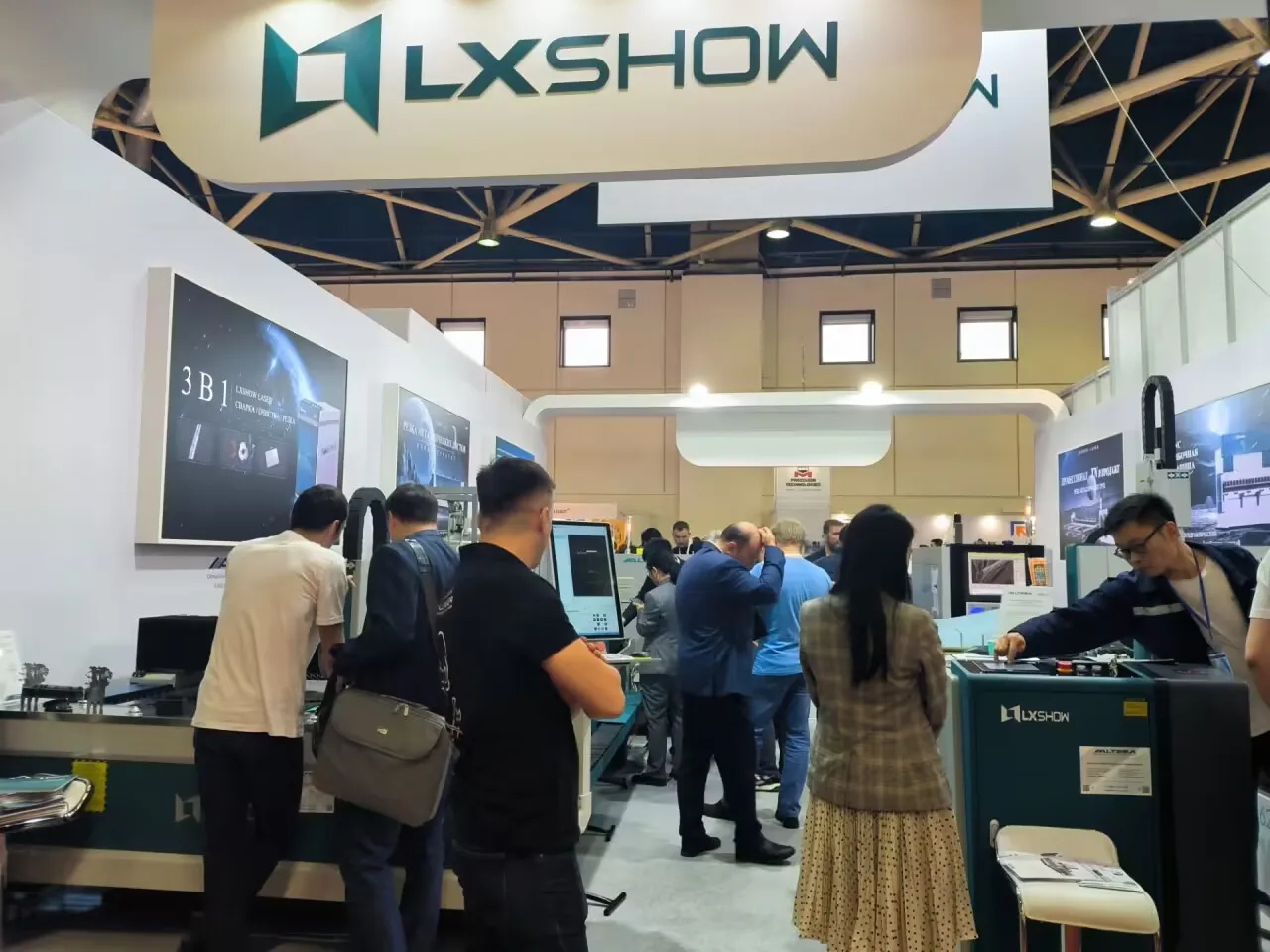 LX Side Mount  45 Degrees H Beam Profile And Square Pipe Laser Cutter Ms Ss Lazer Tube Pipe Cutting For Metal