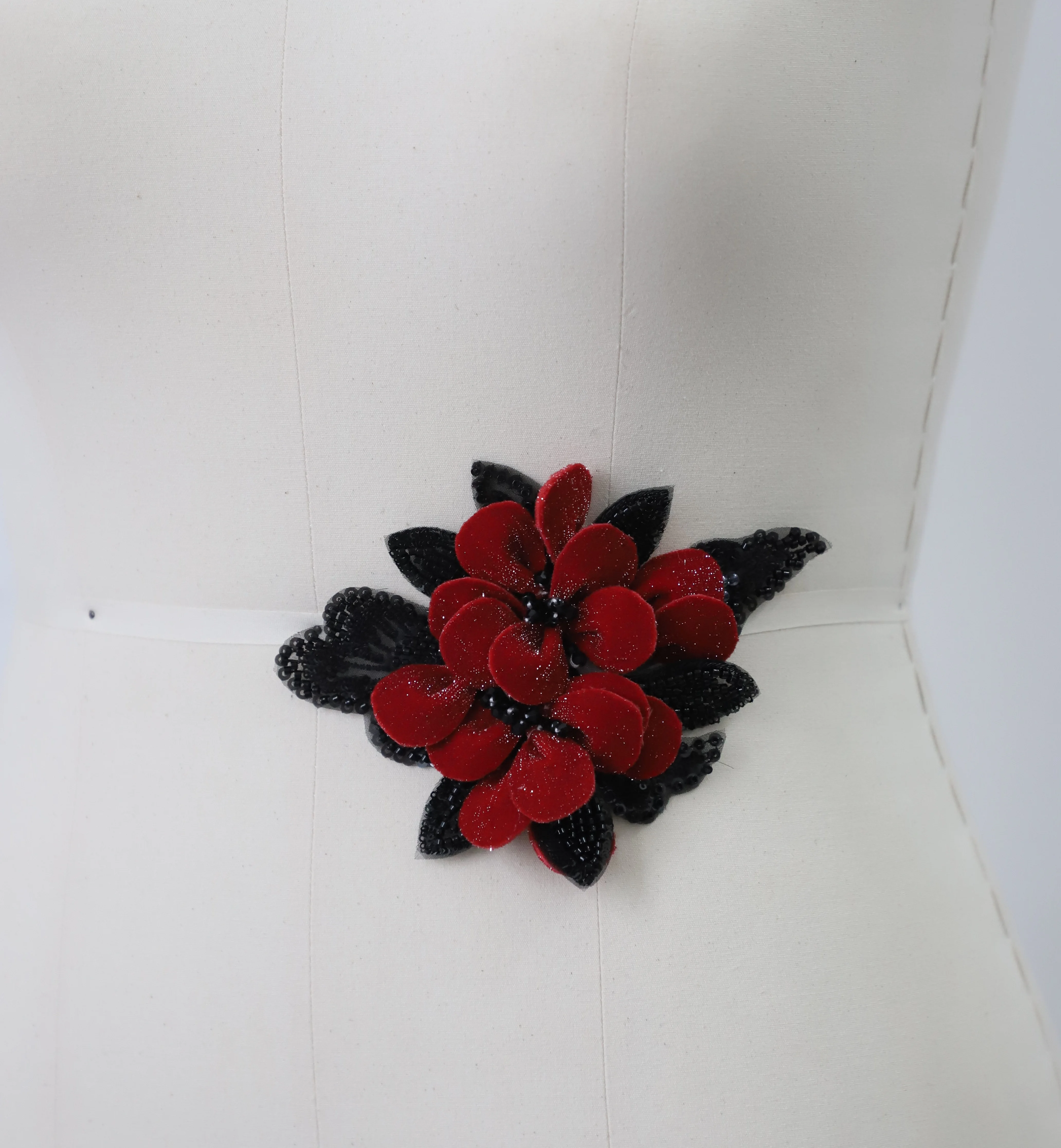 Customized Handwork 3D Black Brooch with Sequins Beading Applique Patch for Couture Dress ,Wedding Dresses Accessories DIY