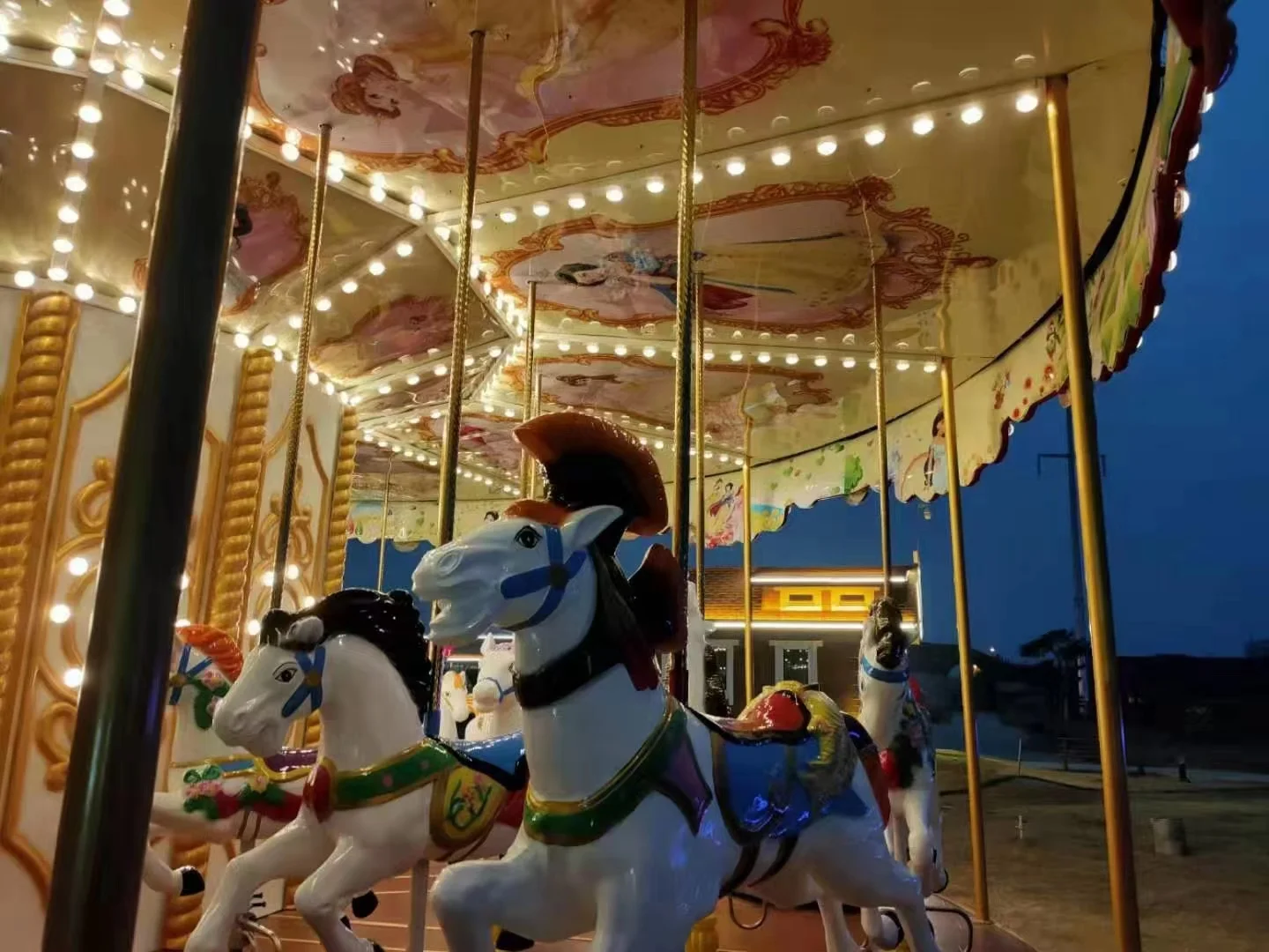Factory price gorgeous 16-seat carousel for commercial fairground merry-go-round for amusement