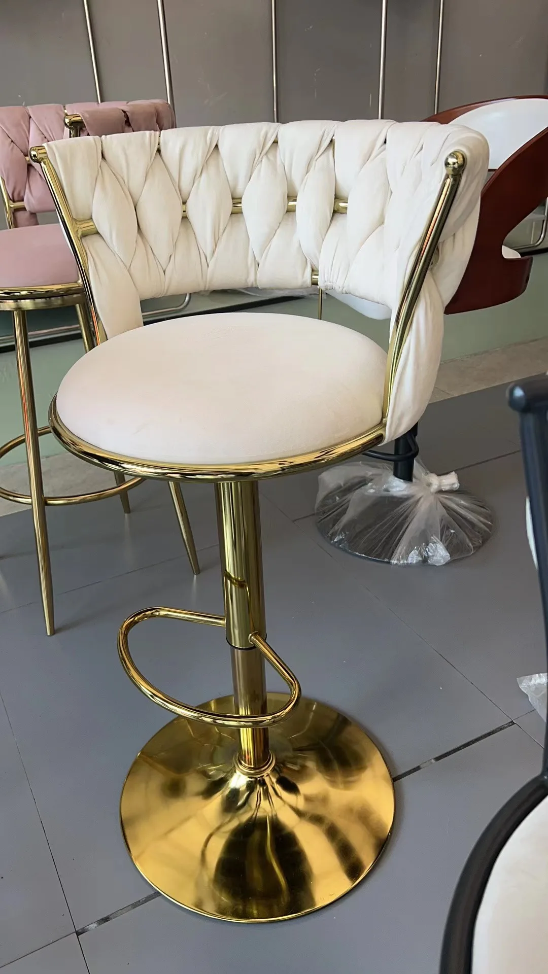 New high bar furniture stools chairs with armrest popular leather seated high stool bar chairs bar stools for kitchen dine