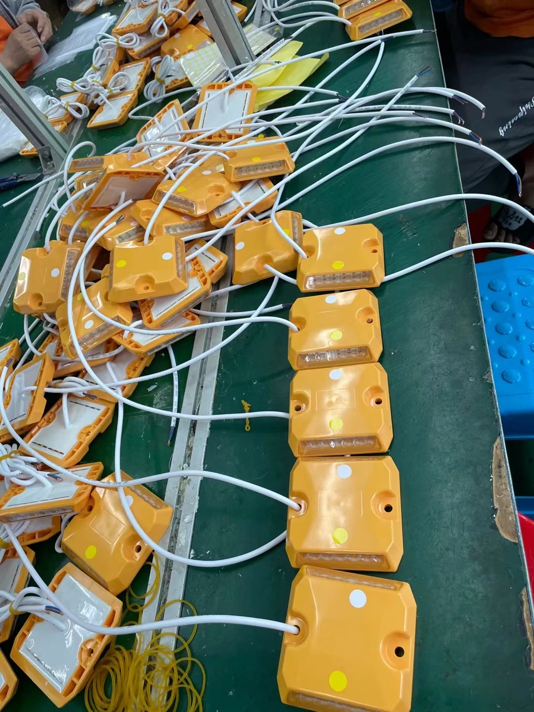 Yellow DC 24V/12V tunnel wired road stud IP68 plastic wired cable led road stud