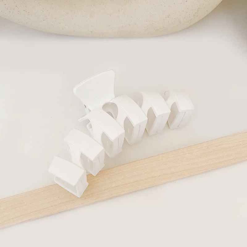 Fashion Large Plastic Matte Hair Claw Hairpins Gripping Hair Clip Acrylic Hair Accessories Claw Clip For Women Girls