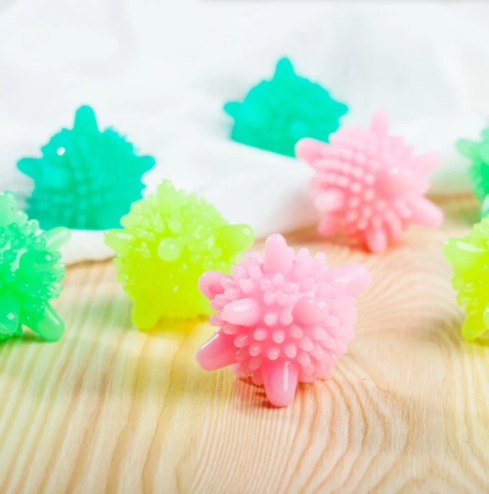 Washing machine with reusable laundry scrub ball colored magic laundry ball