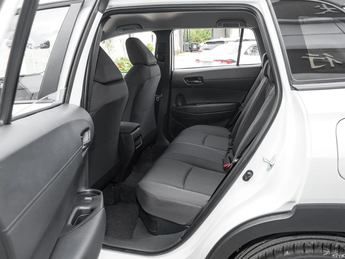 Hot Toyote Co-rolla Cross 2024 Petrol/Hybrid Vehicle Left Hand Drive Vehicle 0km used cars Wholesale Price