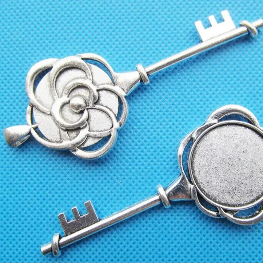 High quality antique silver tone antique bronze 25mm filigree rose key pendant blanks setting tray of jewelry