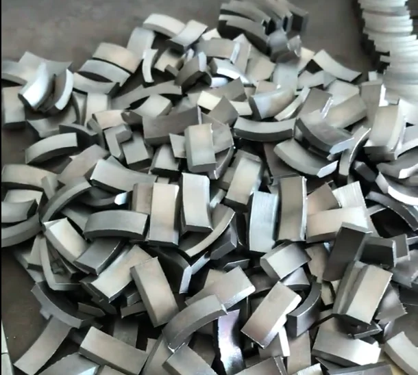 Diamond core bit segment saw blade segment